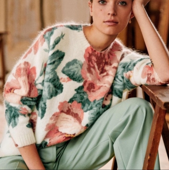 Vintage Sweaters - VINTAGE Silk Angora Floral Print Sweater